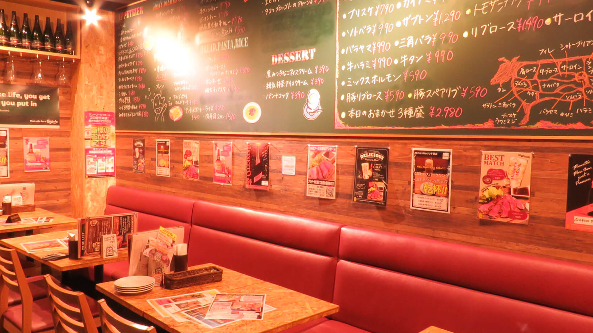 お洒落な店内で楽しくお食事