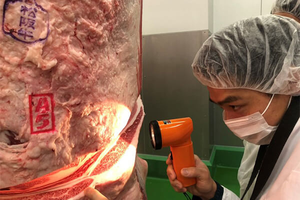 黒毛和牛一頭買いの仕入れ力 